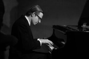 A Jazz Legend. A Remarkable Story. EVERYBODY DIGS BILL EVANS –  our new January title